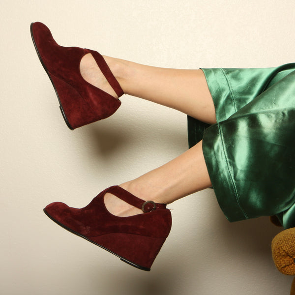 Vintage 70's Judy's Italy Garnet Suede Platform Wedges 9
