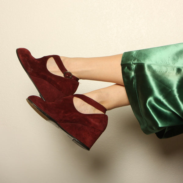 Vintage 70's Judy's Italy Garnet Suede Platform Wedges 9