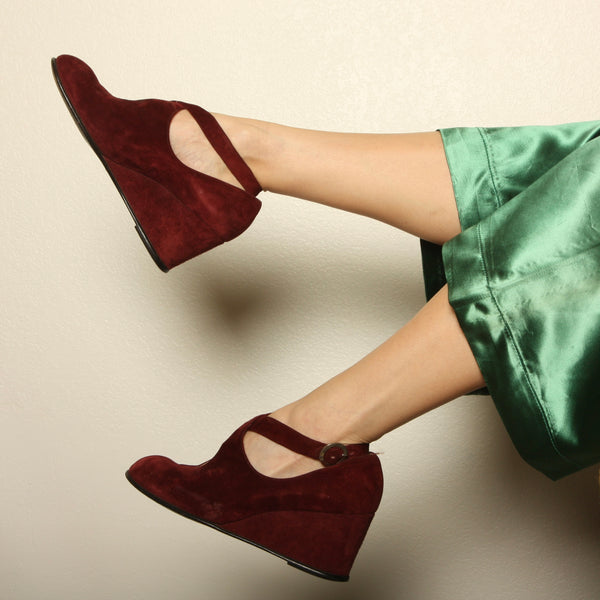 Vintage 70's Judy's Italy Garnet Suede Platform Wedges 9