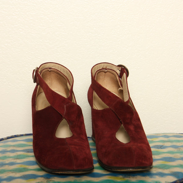 Vintage 70's Judy's Italy Garnet Suede Platform Wedges 9