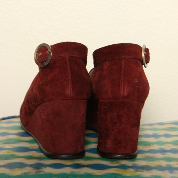 Vintage 70's Judy's Italy Garnet Suede Platform Wedges 9